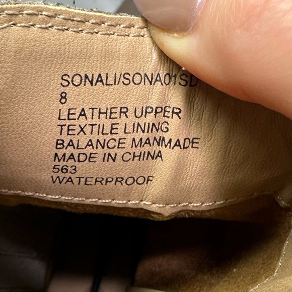 NWOT Blondo Sonali Waterproof Suede Boots Size 8 Taupe Zip Up Block Heel - Picture 7 of 7